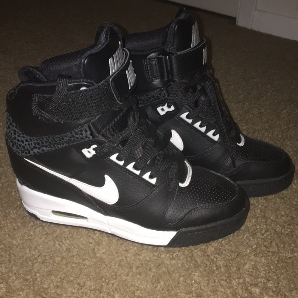 Nike Women’s Nike wedge sneakers